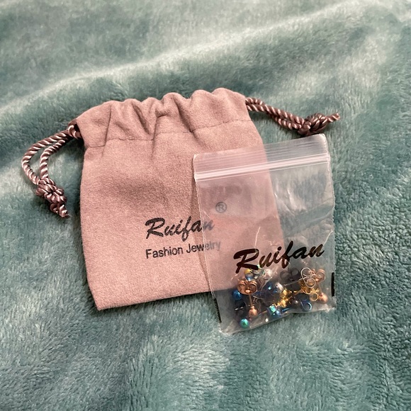 NWOT Ruifan Six Pack Earrings - Picture 2 of 2